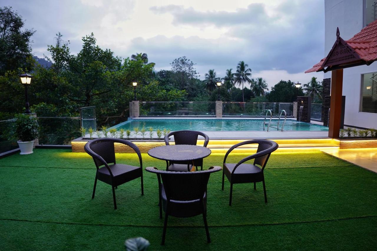 Athirappilly Rainland Resort Exterior photo