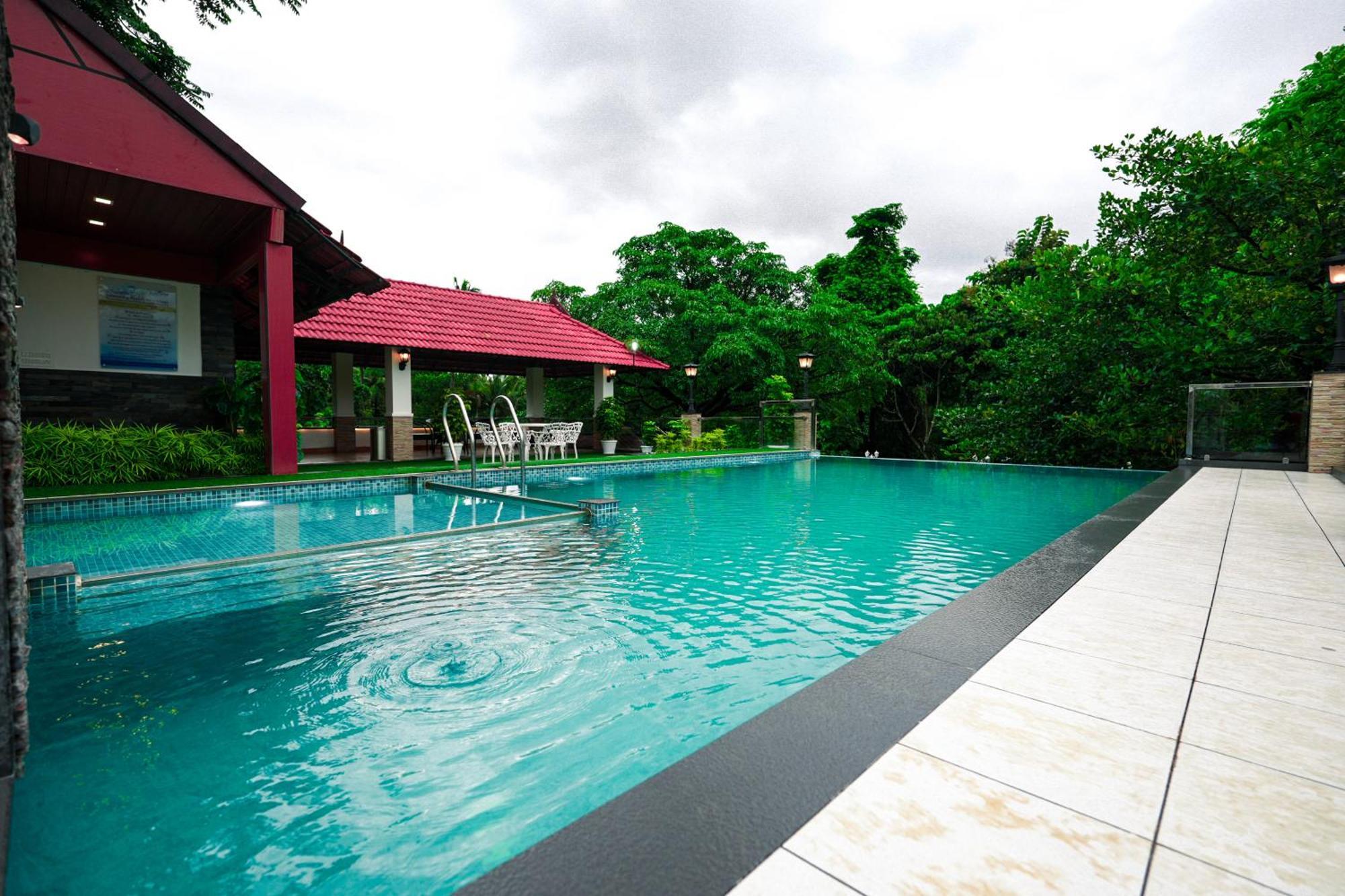 Athirappilly Rainland Resort Exterior photo