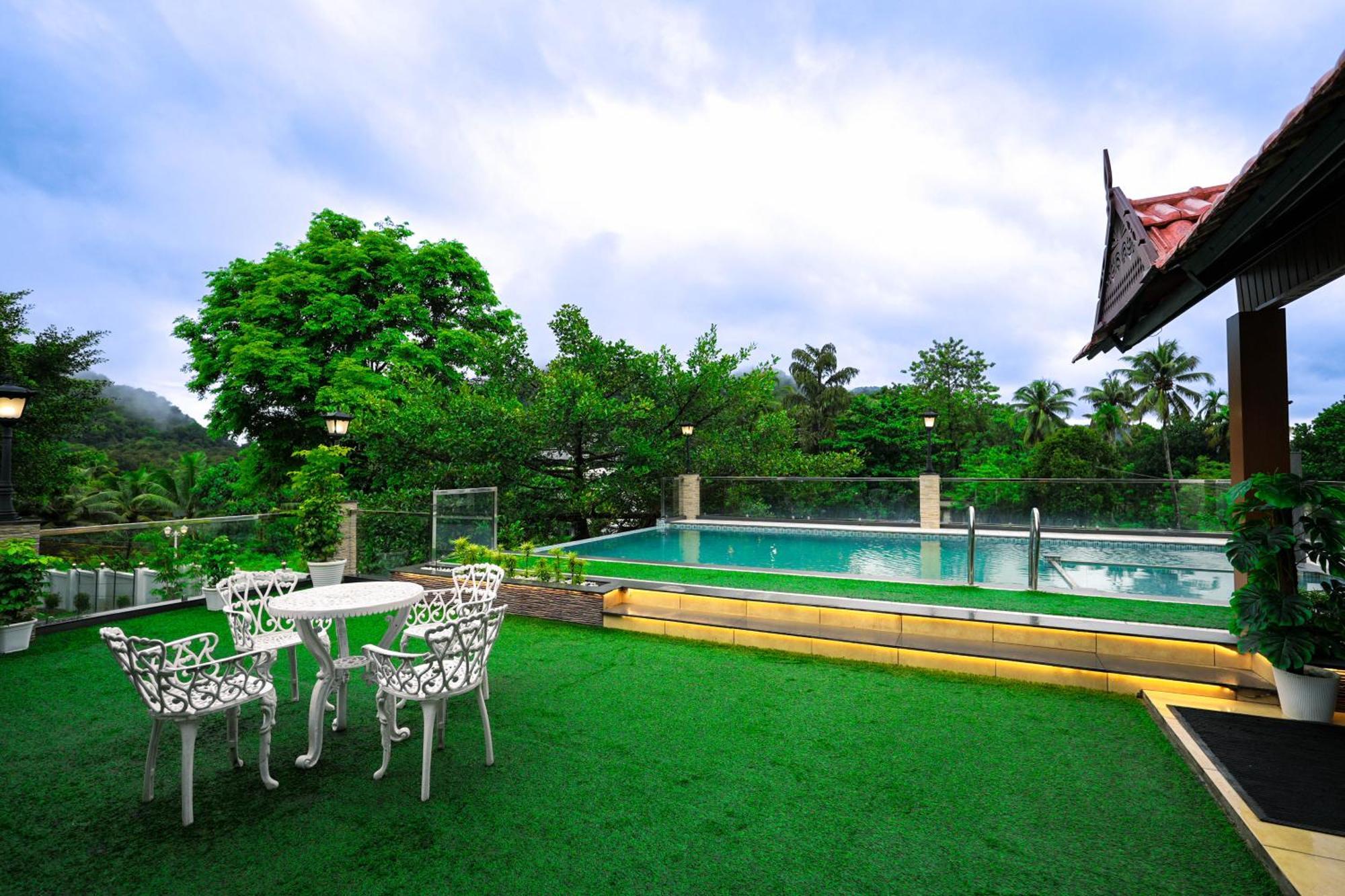 Athirappilly Rainland Resort Exterior photo